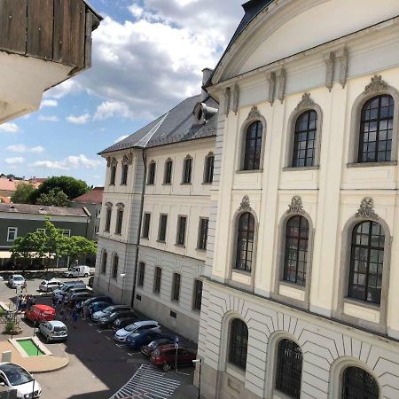 Palace - Belvarosi Apartman Eger Eksteriør bilde